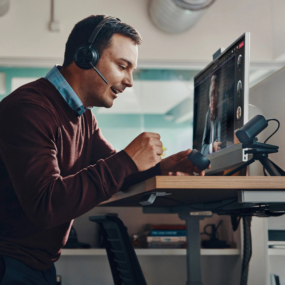 POLY Voyager Focus 2 USB-C-C Headset +USB-C/A Adapter